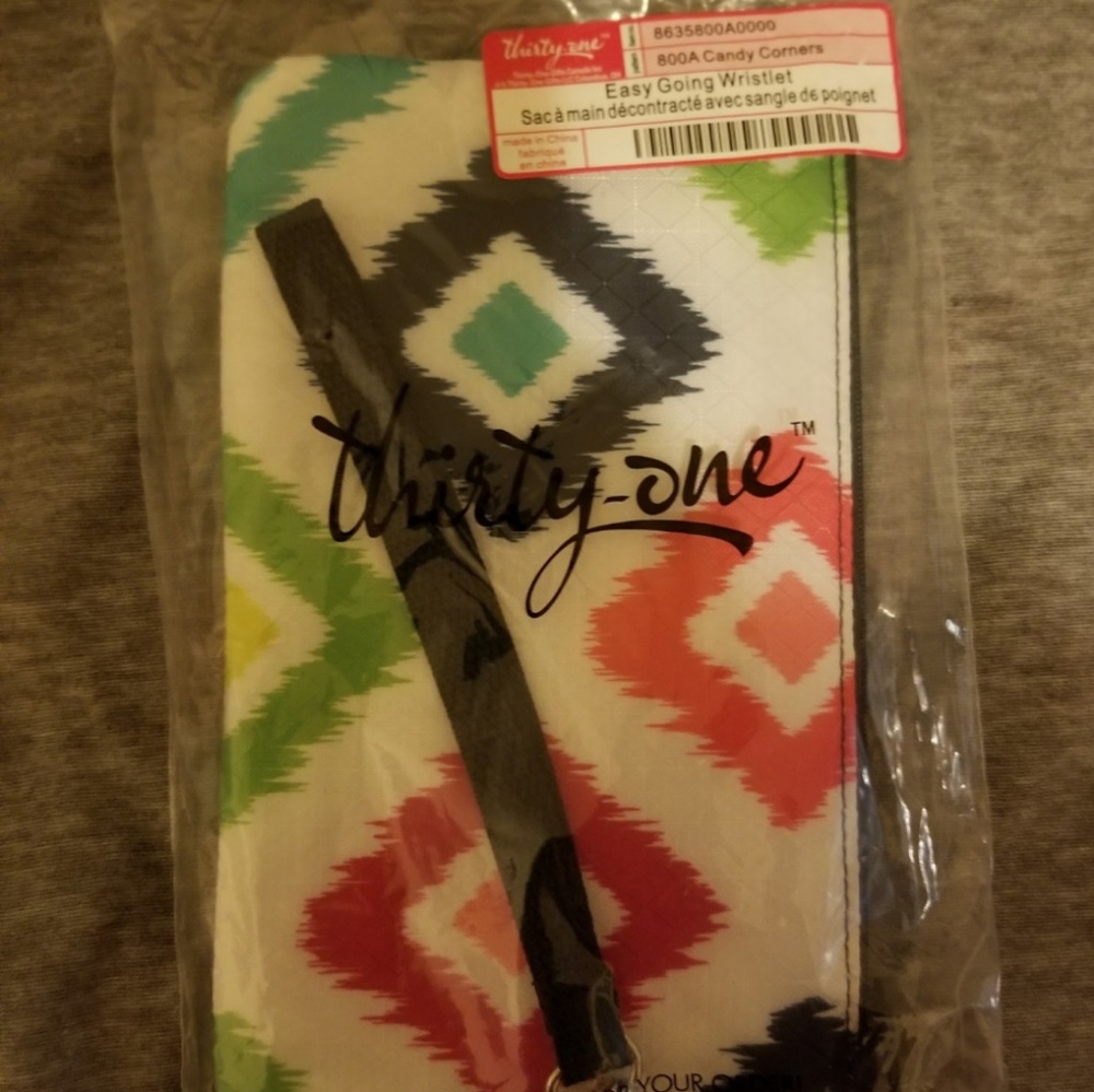 NWT 31 wristlett
